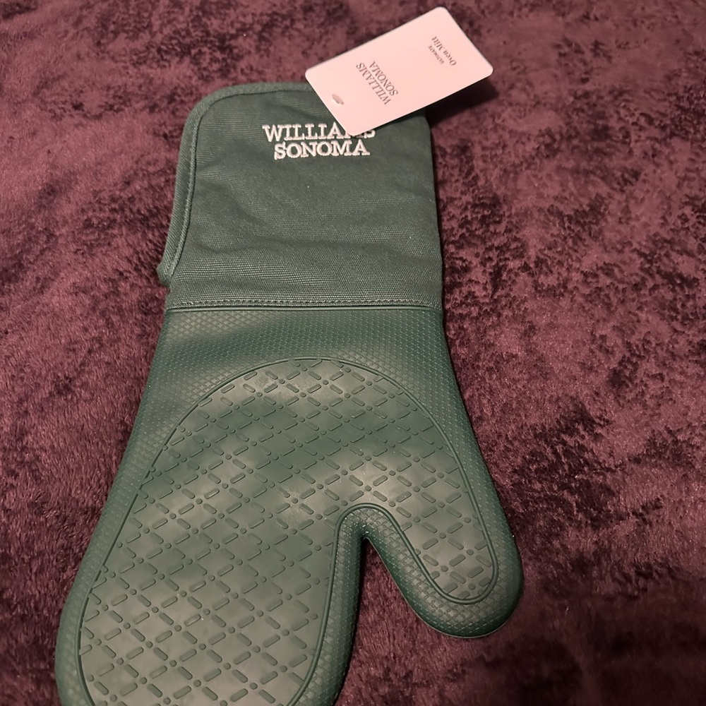 Williams Sonoma Forest Green Quilted Oven Mitt